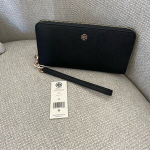 NWT Tory Burch Emerson Continental Wallet Wristlet Black Color